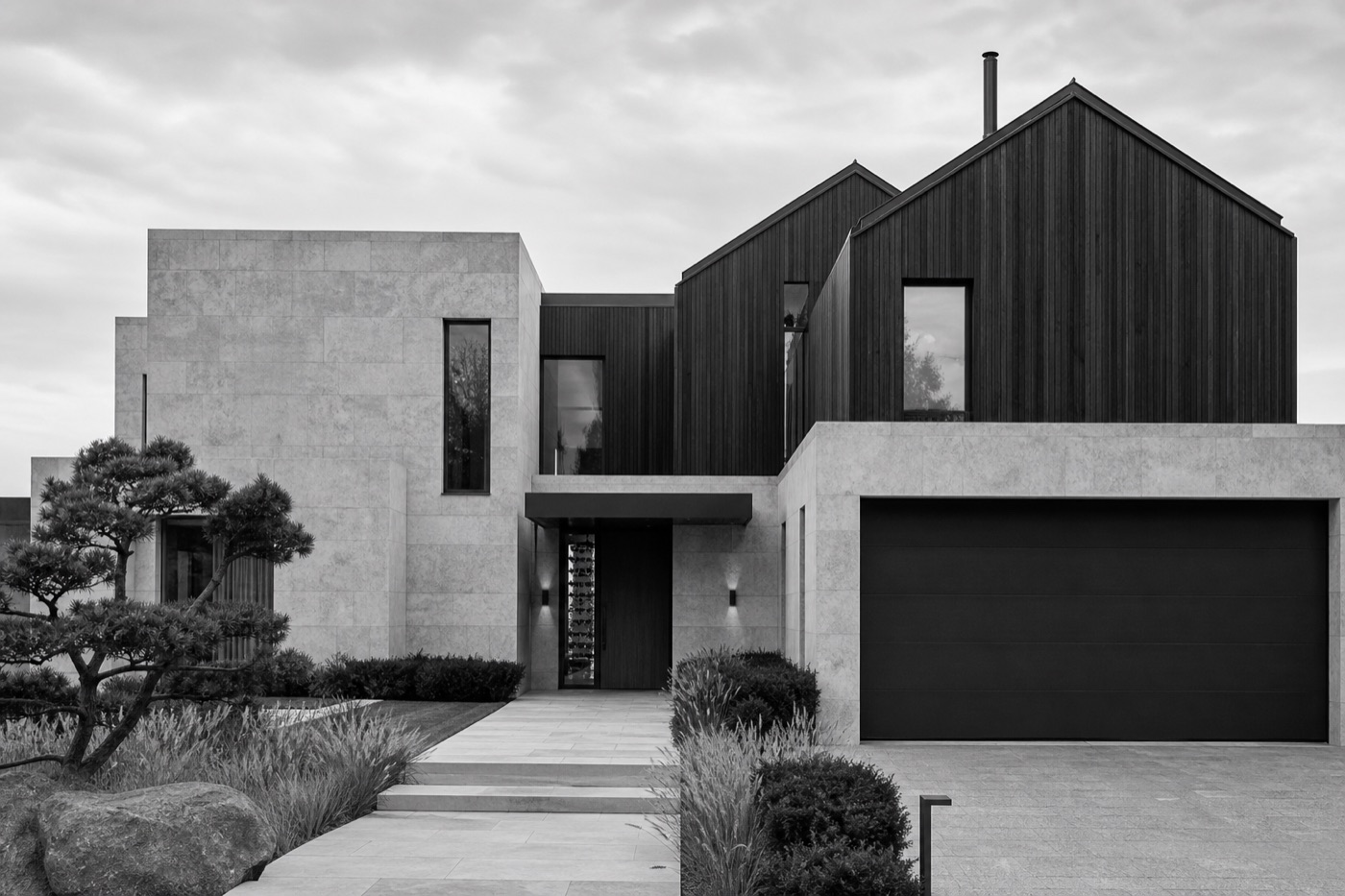Moderne Architektenvilla mit Holzfassade